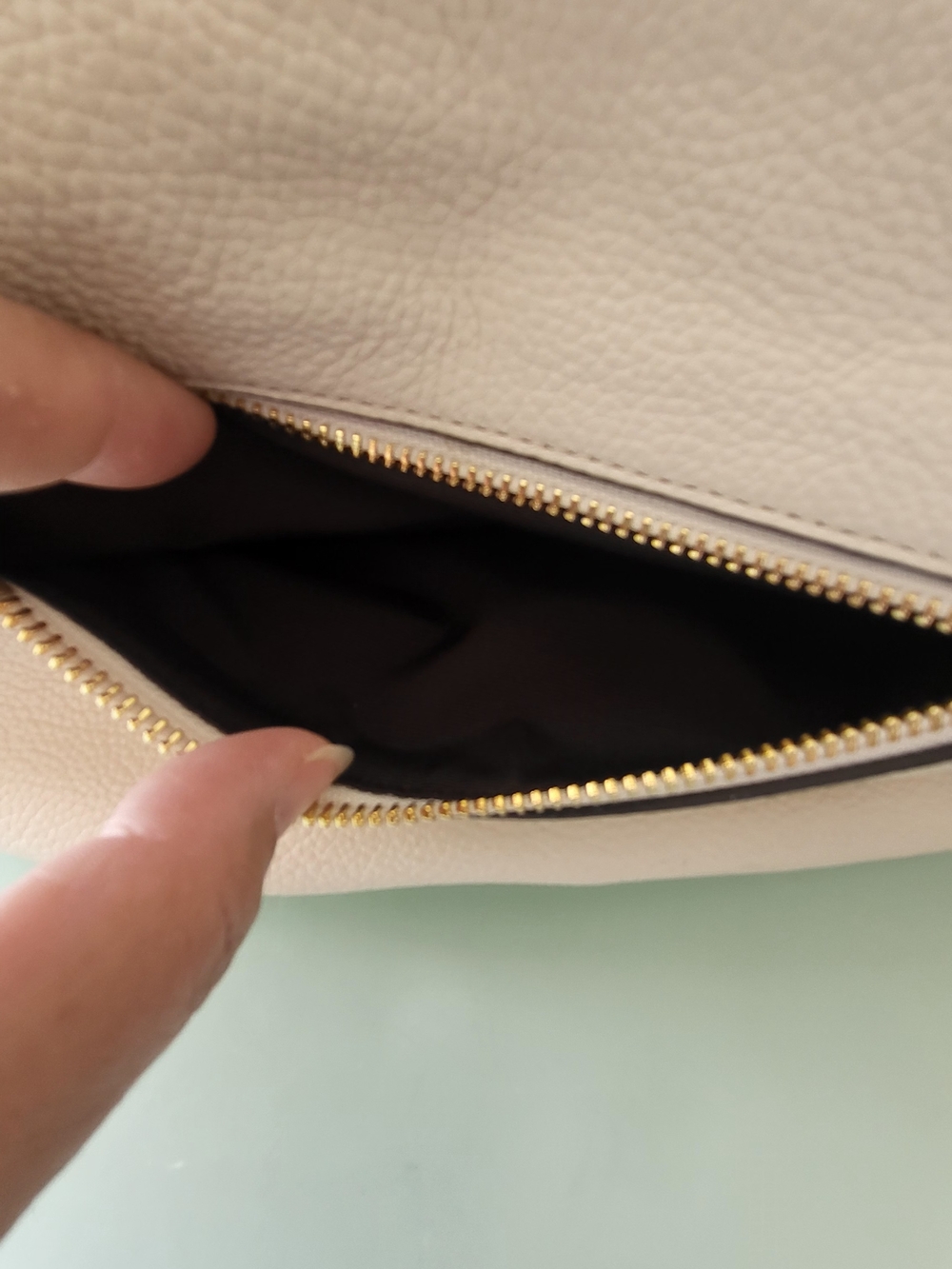 Coach Cream Pebbled Leather Shoulder Hobo with Gold Hardware - Picture 5 of 11